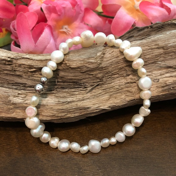 Silpada Jewelry - Silpada Freshwater Pearl Stretch Single Bracelet